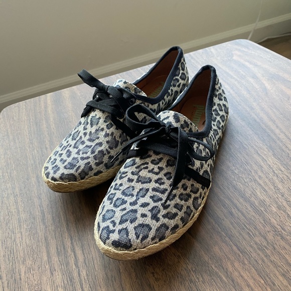 [ Sold ] NWOT Animal Print Lace-Up Shoes - Picture 5 of 8